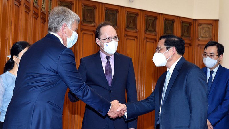 Thủ tướng đề nghị Nga ưu tiên vaccine cho Việt Nam