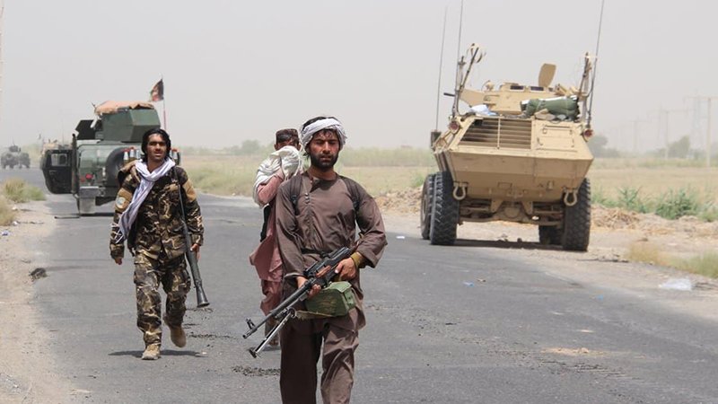 Lính Taliban tát tới tấp cựu chỉ huy quân đội